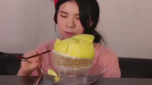 美女吃瓜真甜视频下载免费,美女吃瓜真甜视频，甜蜜瞬间尽收眼底