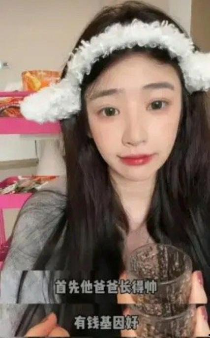 网红吃瓜小霖霖是谁啊视频,视频走红背后的故事